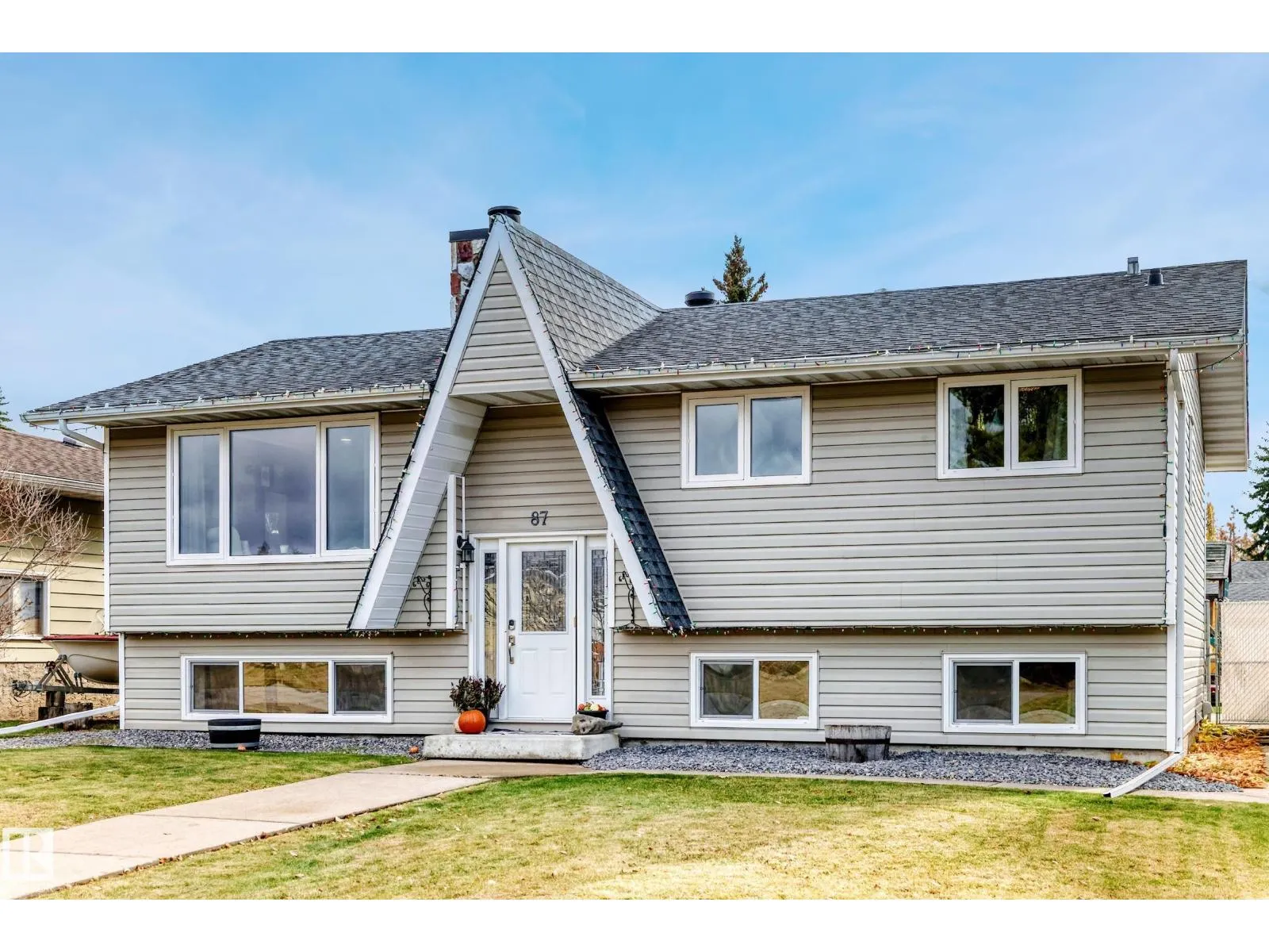 87 WAVERLEY CR
