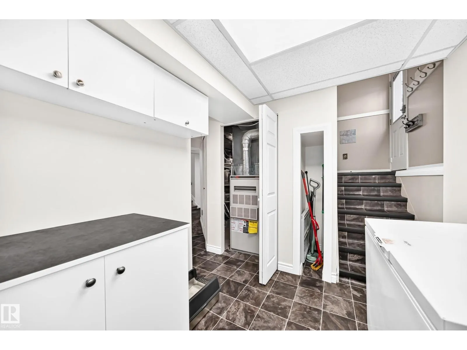 87 WAVERLEY CR