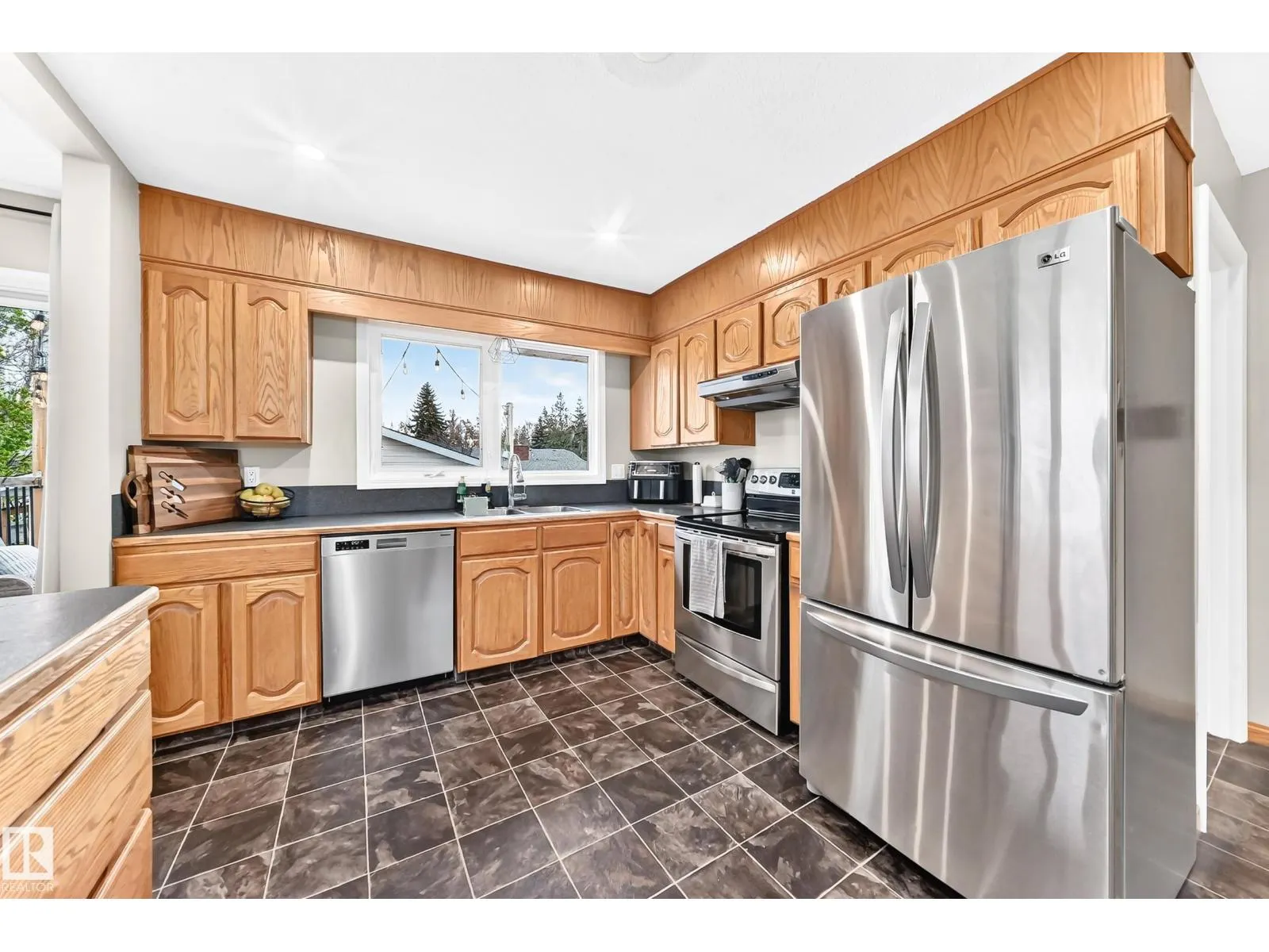 87 WAVERLEY CR