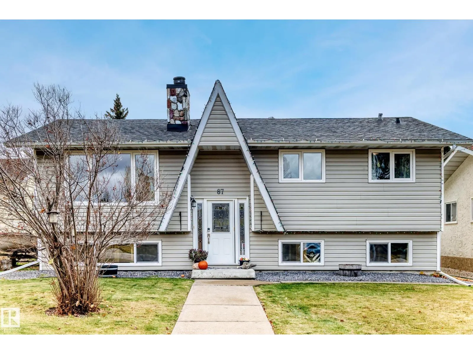 87 WAVERLEY CR
