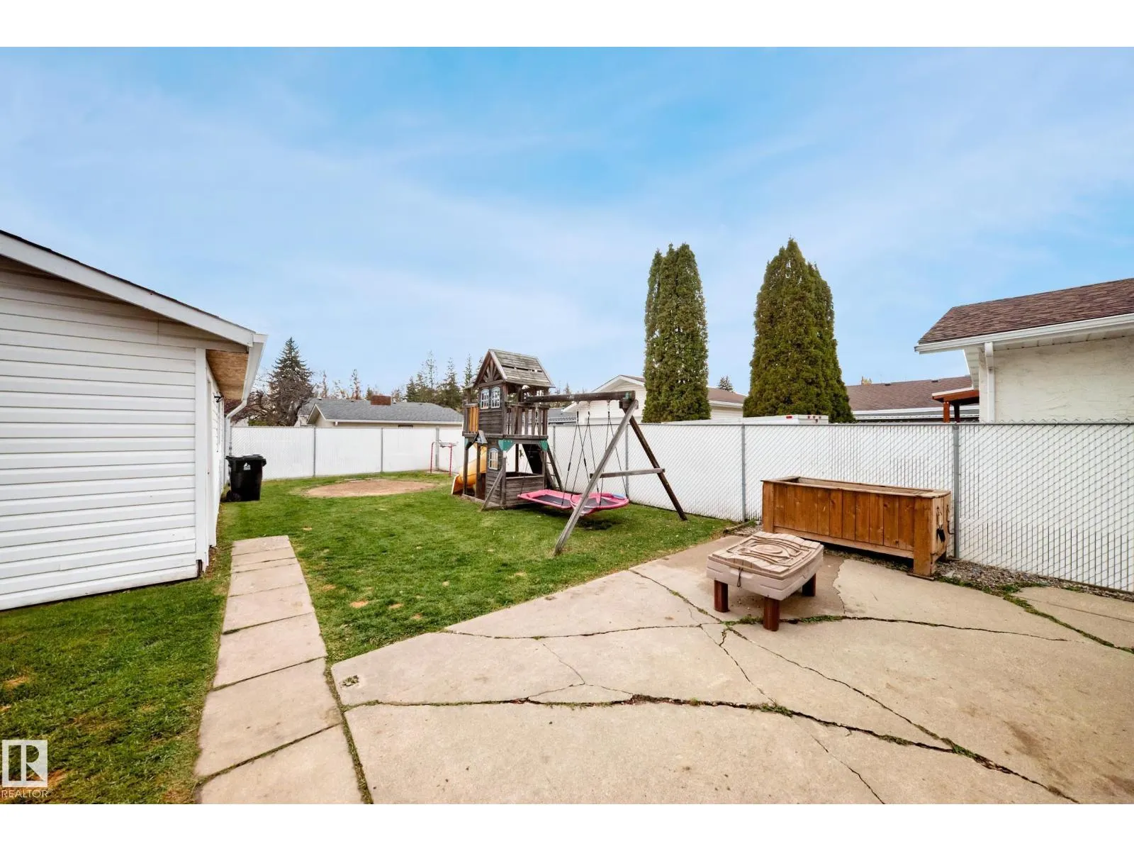 87 WAVERLEY CR