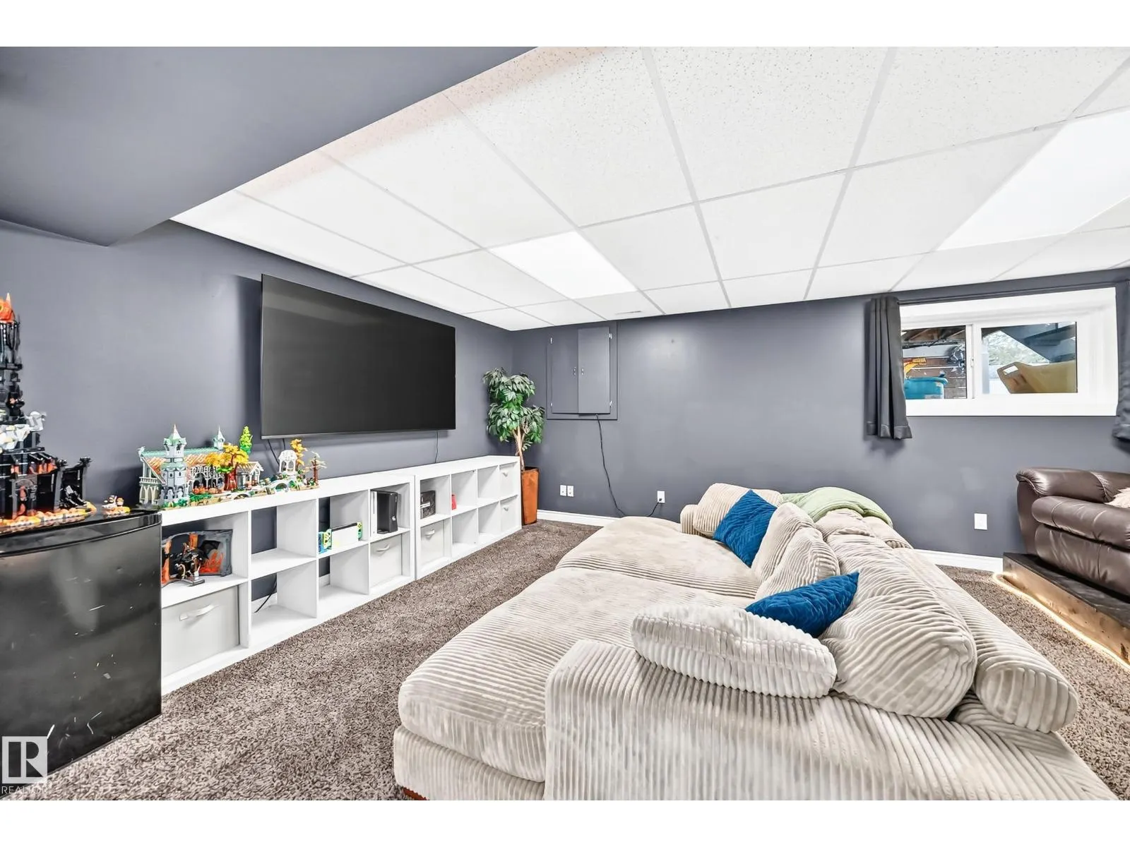 87 WAVERLEY CR