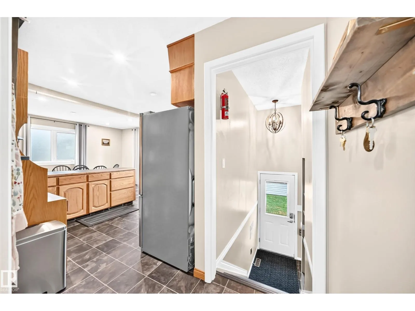87 WAVERLEY CR