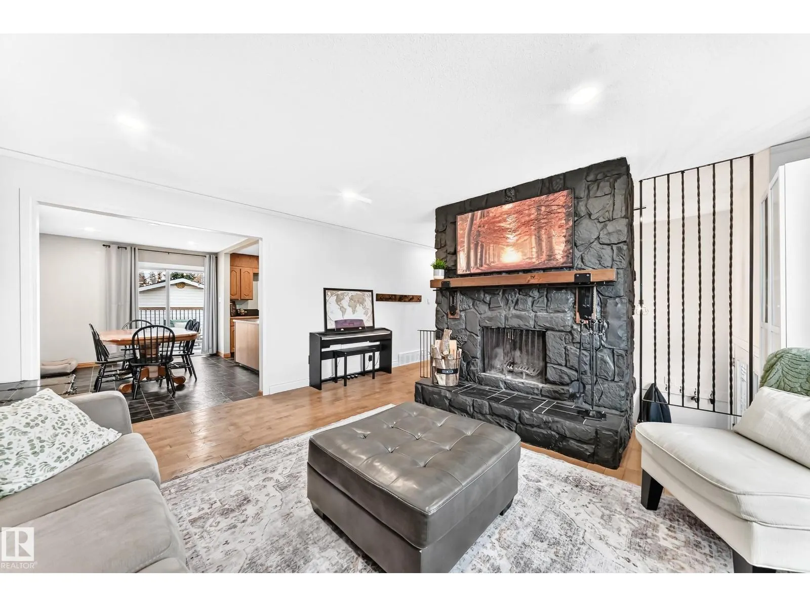 87 WAVERLEY CR