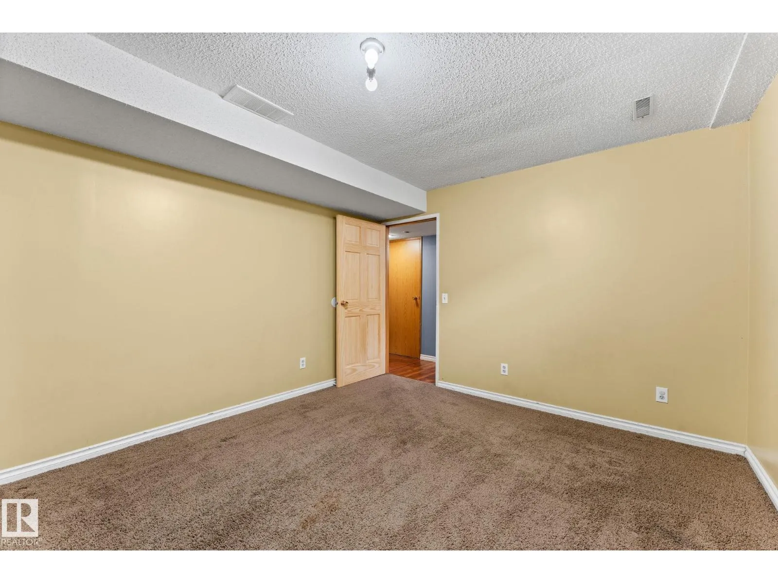 17607 91 ST NW