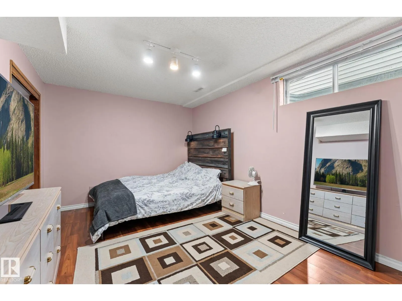 17607 91 ST NW