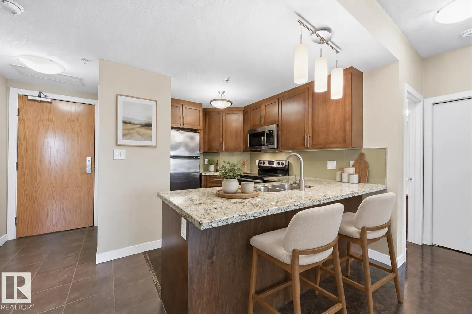 #805 10055 118 ST NW
