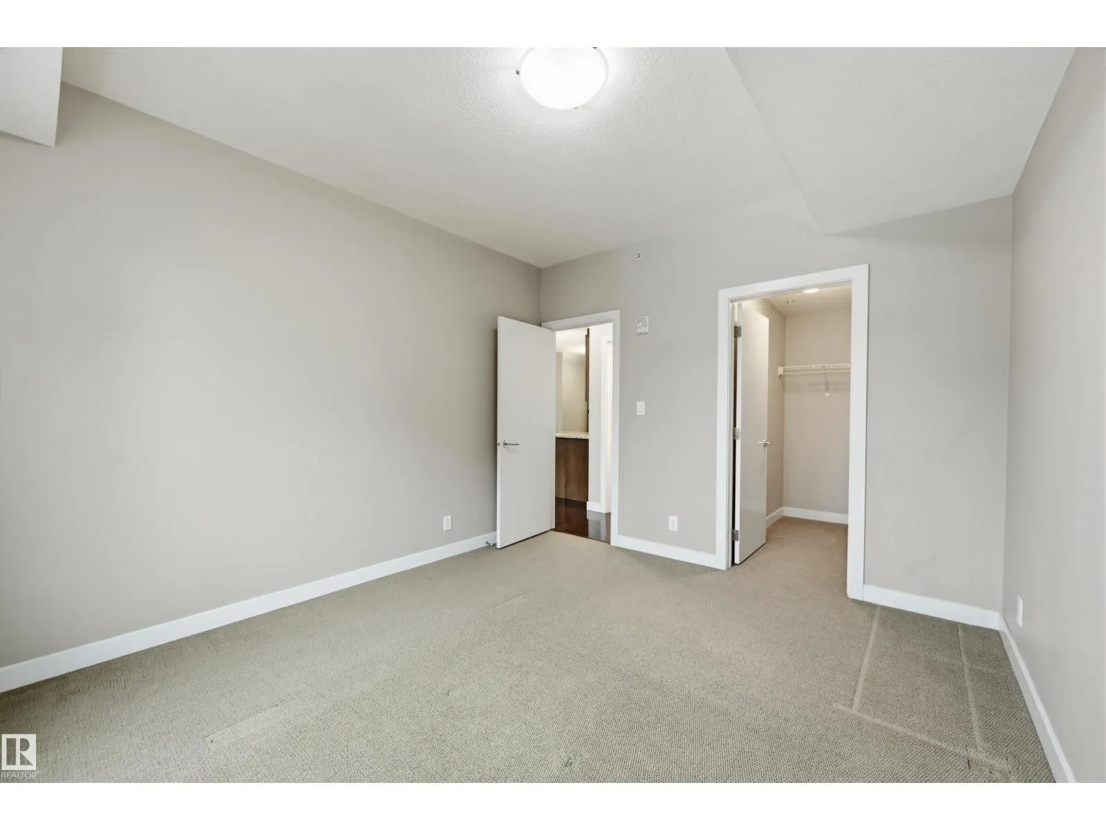 #805 10055 118 ST NW