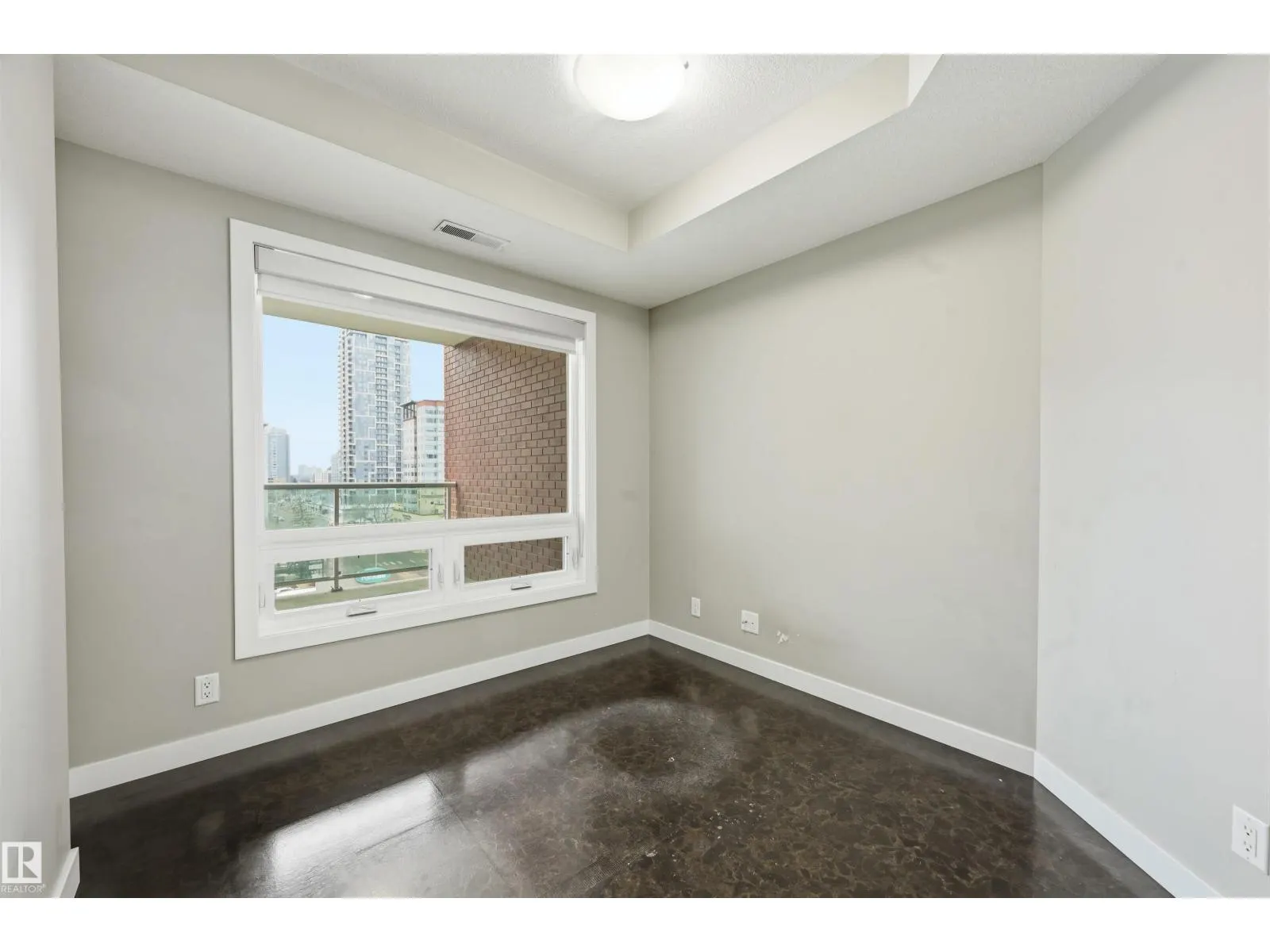 #805 10055 118 ST NW