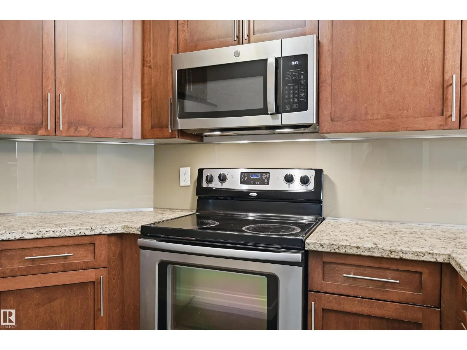#805 10055 118 ST NW