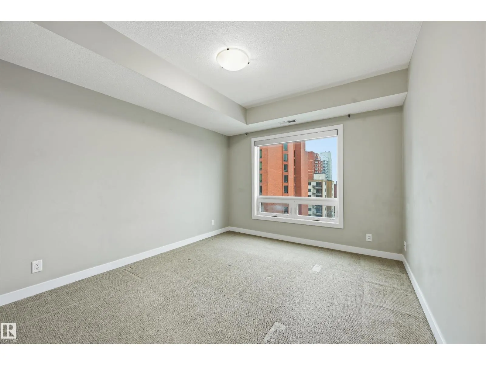 #805 10055 118 ST NW