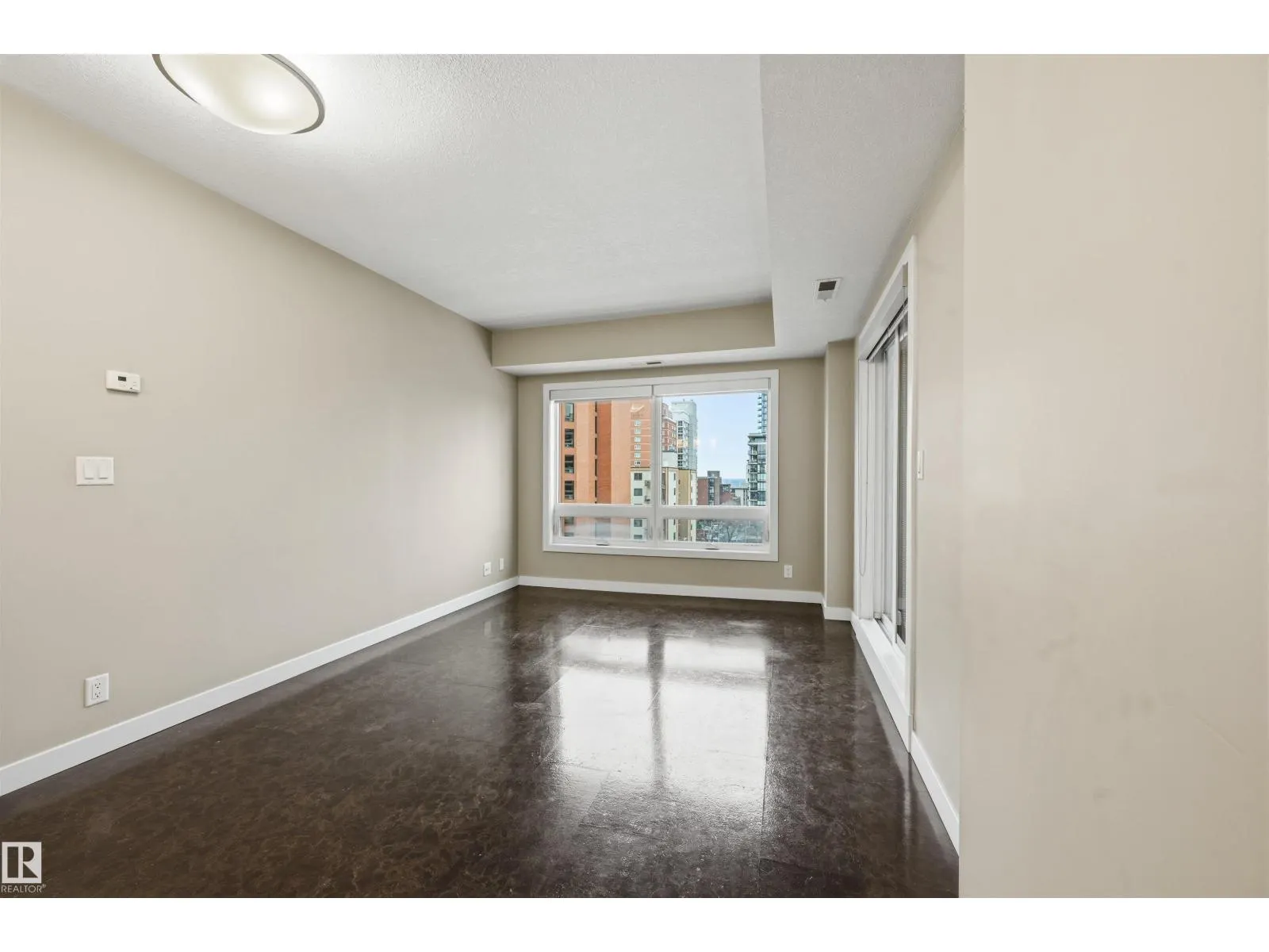 #805 10055 118 ST NW