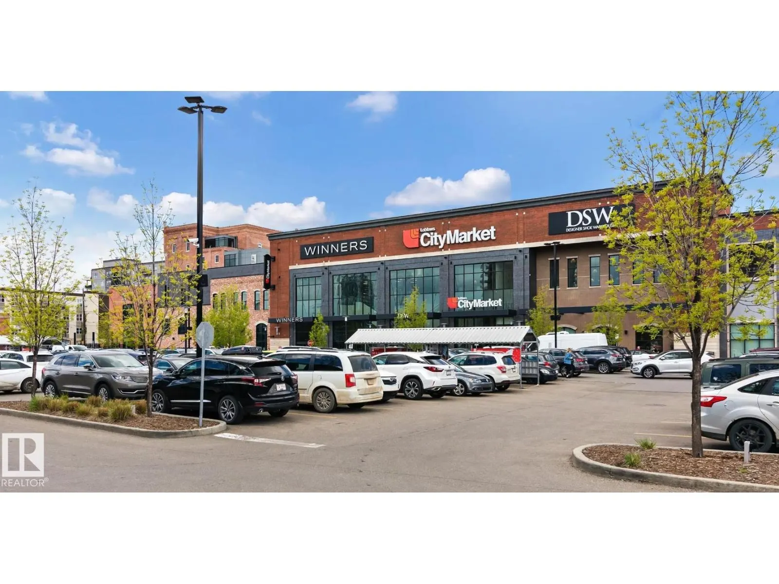 #805 10055 118 ST NW