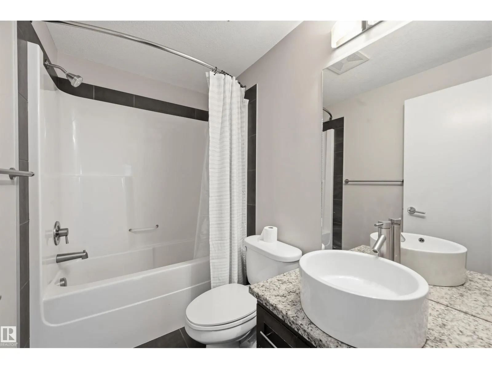 #805 10055 118 ST NW