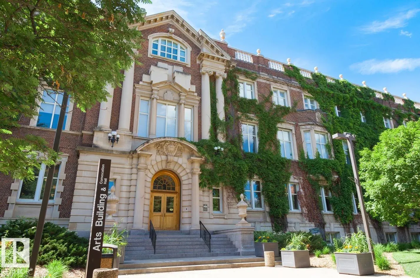 #805 10055 118 ST NW