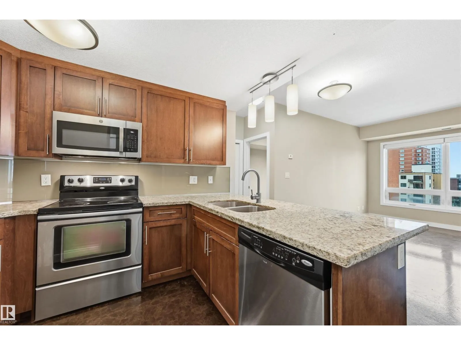 #805 10055 118 ST NW