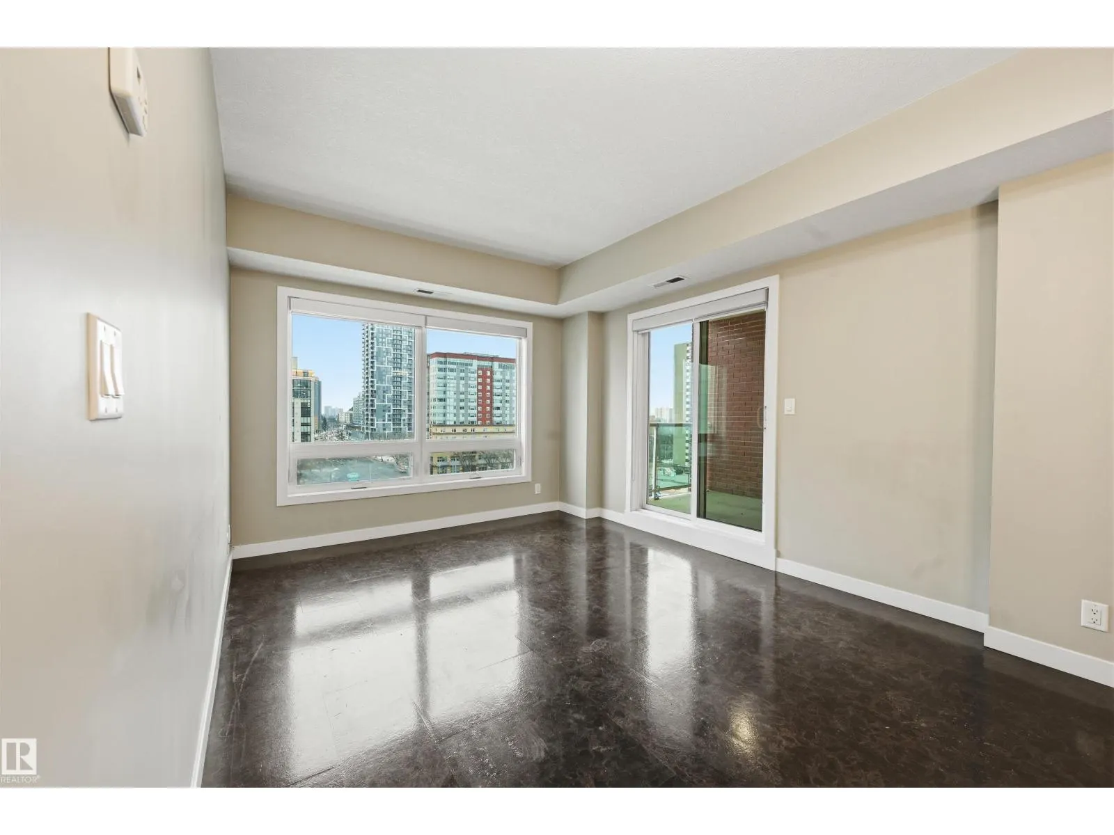 #805 10055 118 ST NW