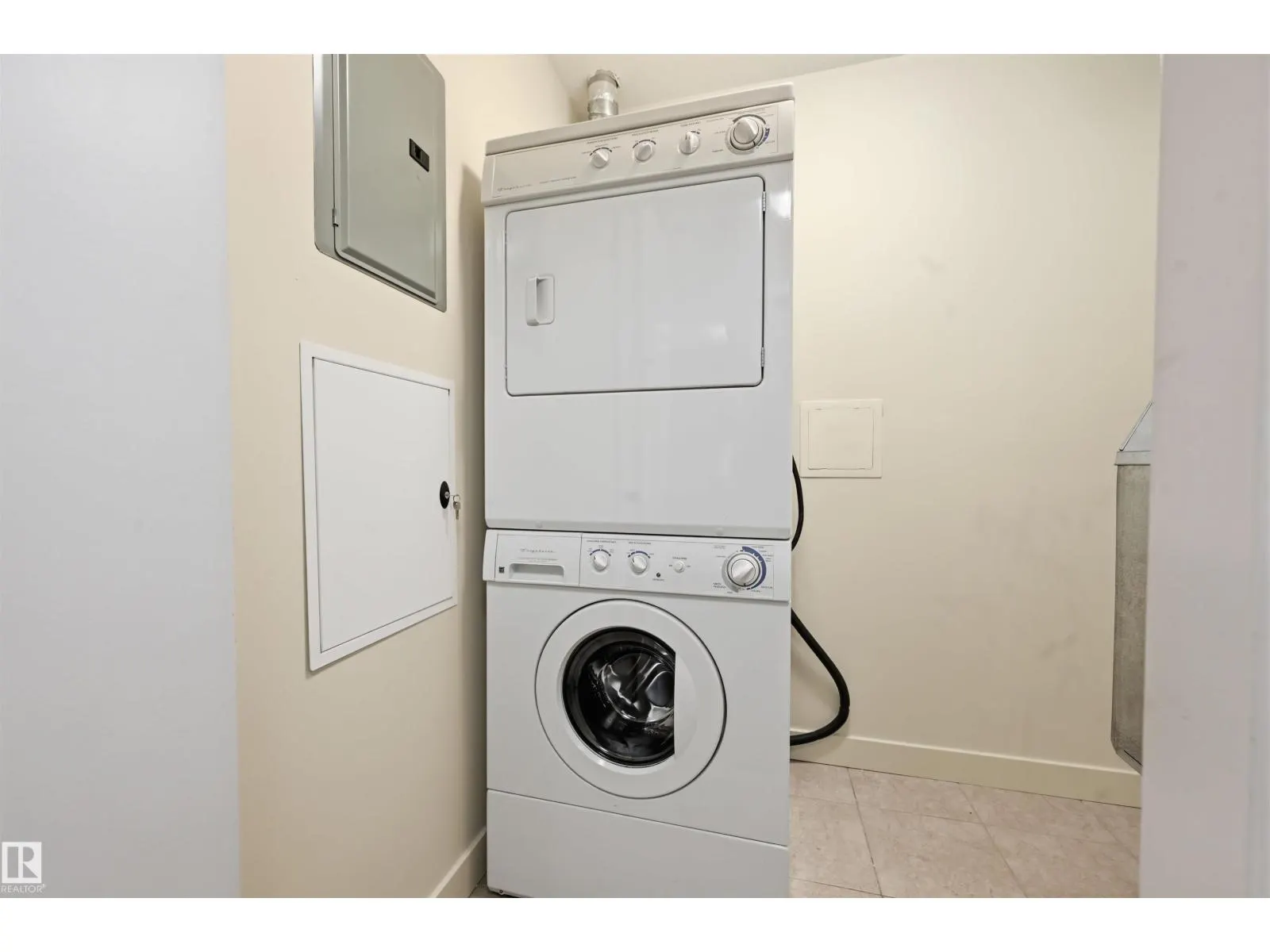 #805 10055 118 ST NW