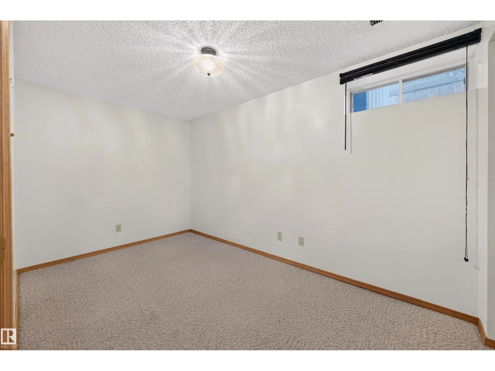 7 LANGHOLM DR