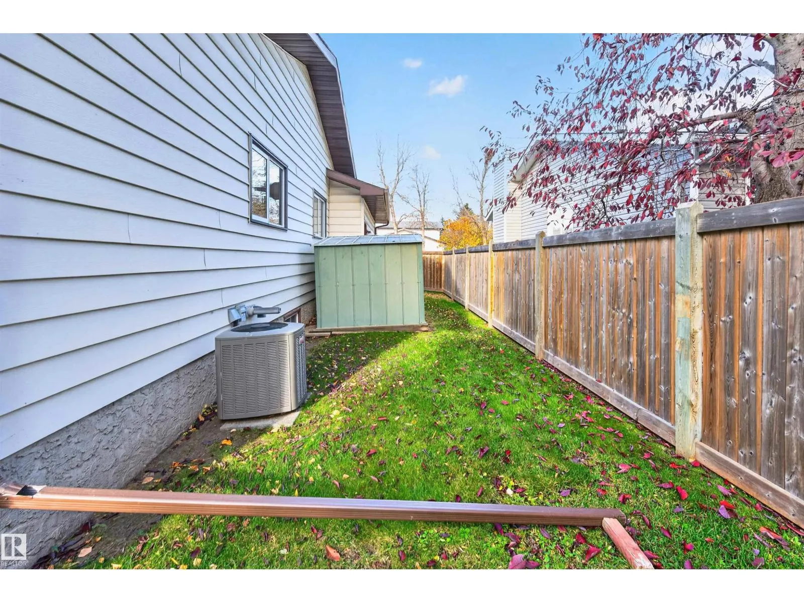 7 LANGHOLM DR