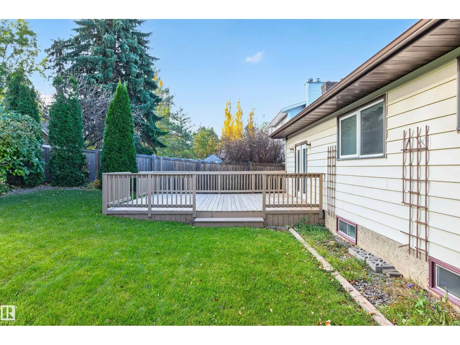 7 LANGHOLM DR