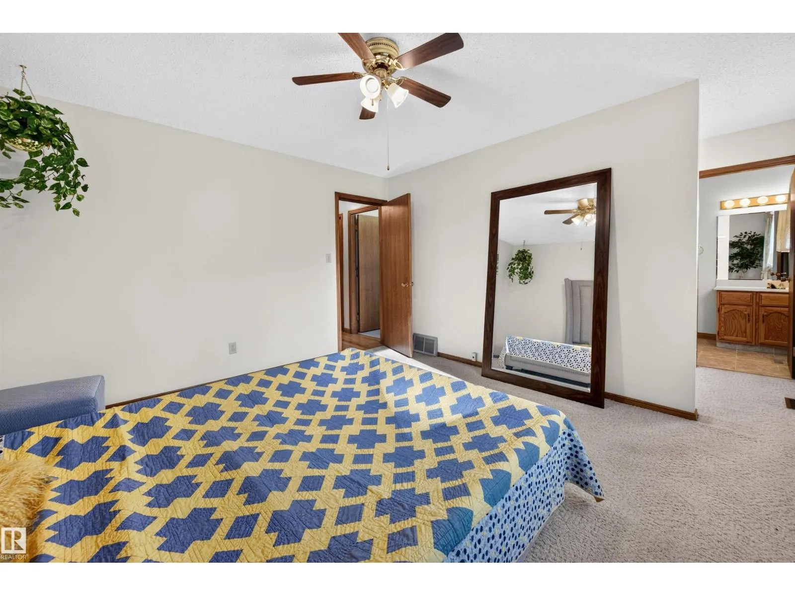7 LANGHOLM DR
