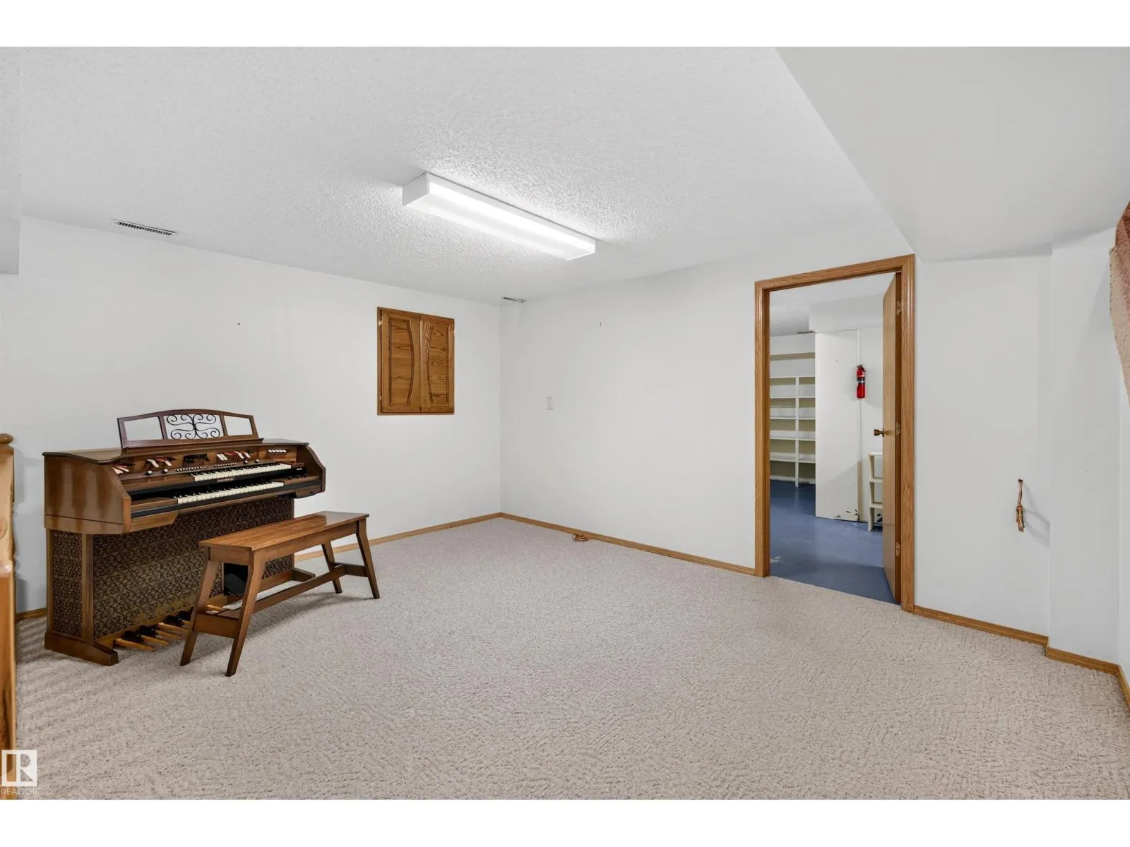 7 LANGHOLM DR