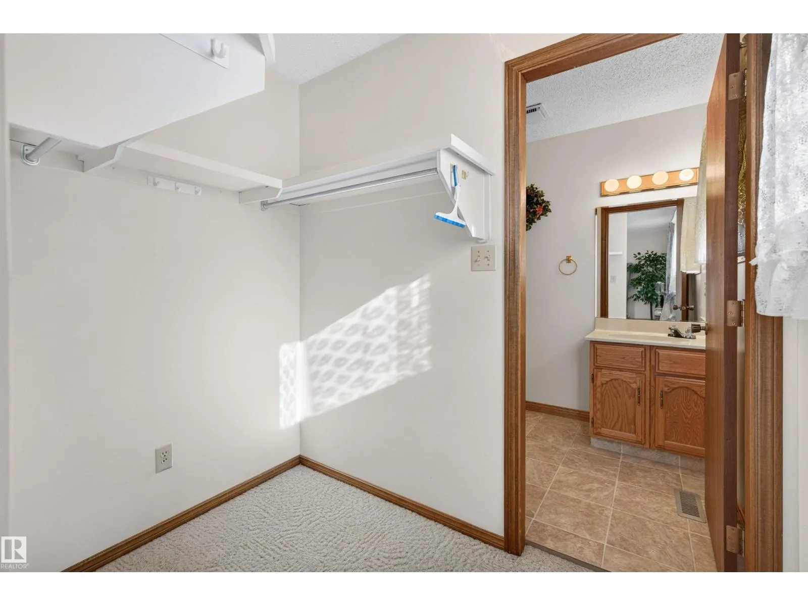 7 LANGHOLM DR