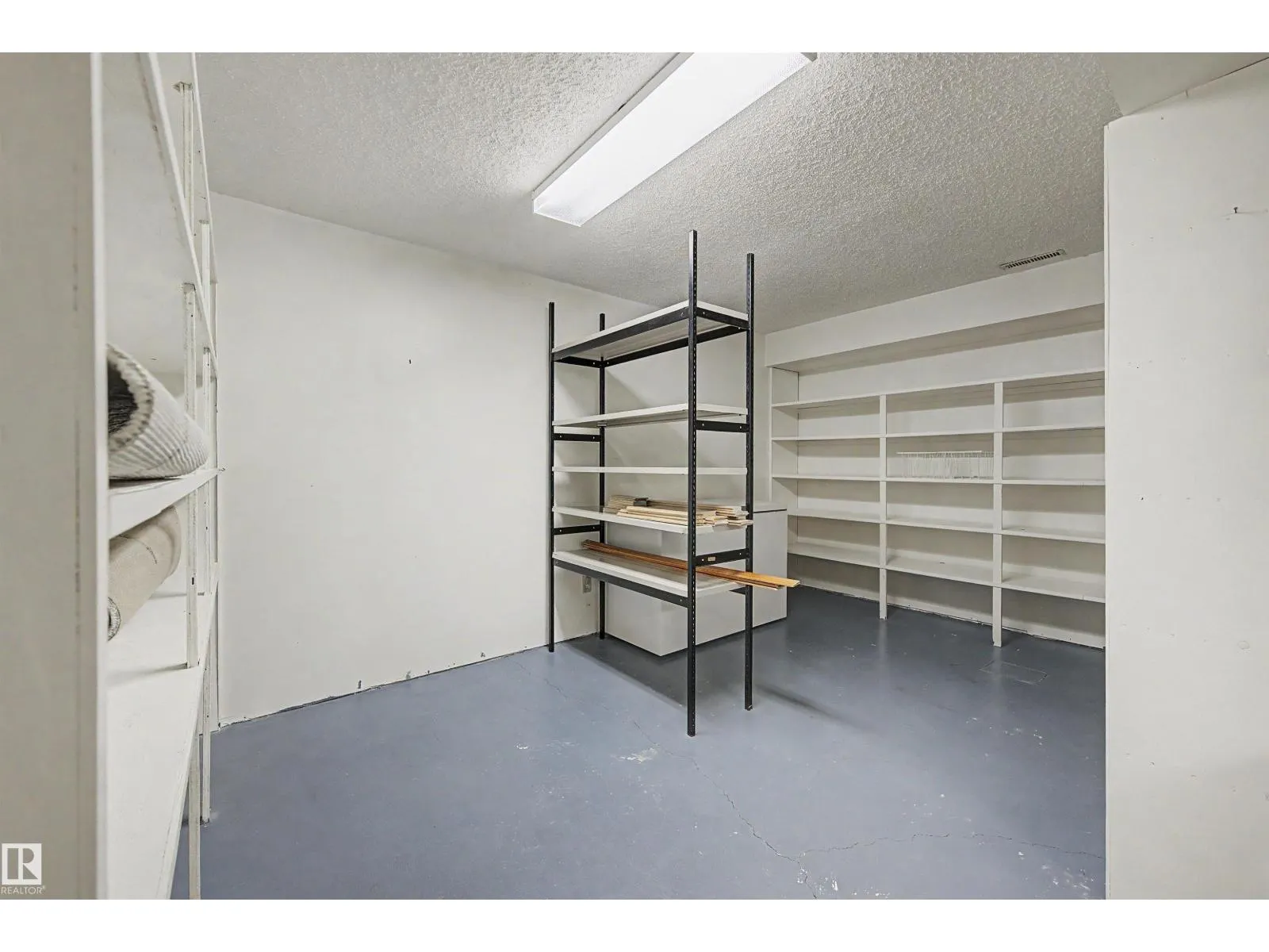 7 LANGHOLM DR