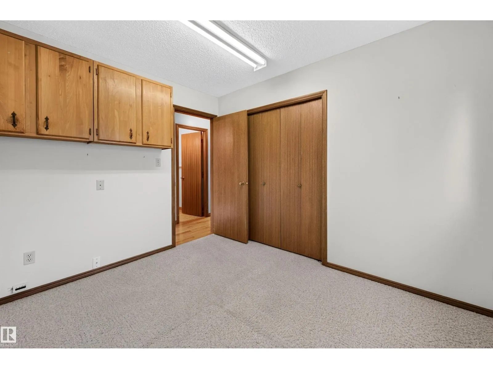 7 LANGHOLM DR