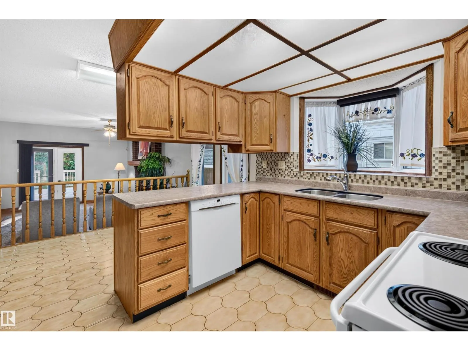 7 LANGHOLM DR