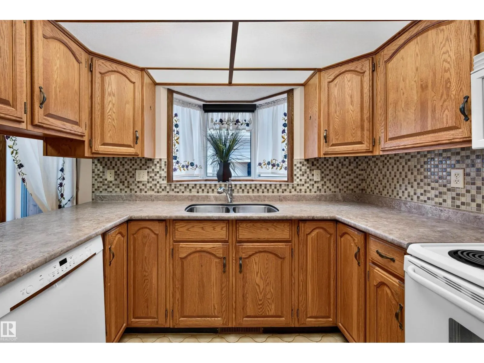 7 LANGHOLM DR