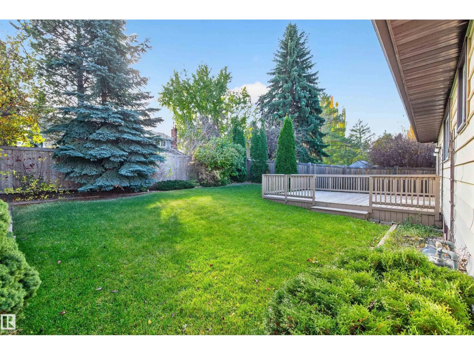 7 LANGHOLM DR
