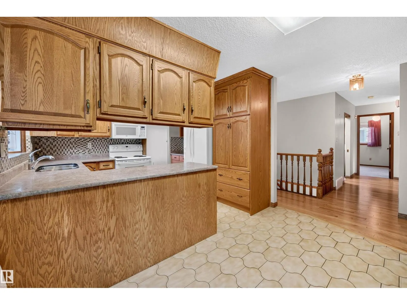 7 LANGHOLM DR