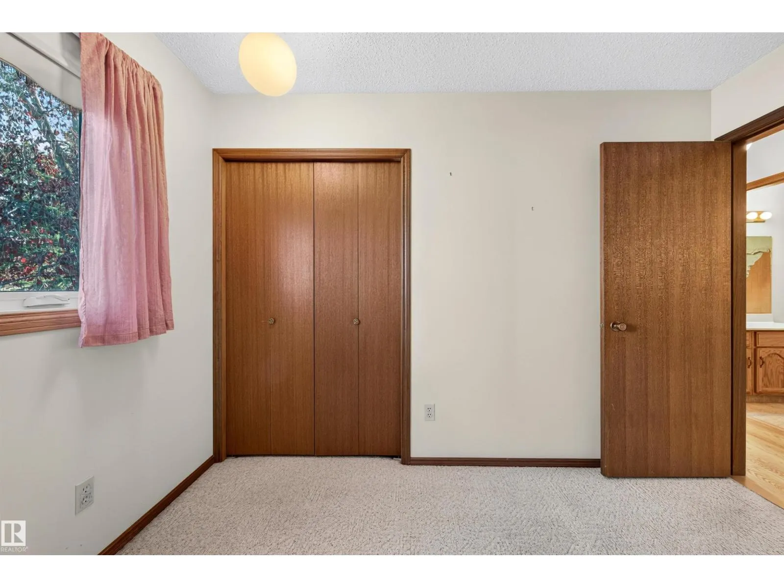 7 LANGHOLM DR