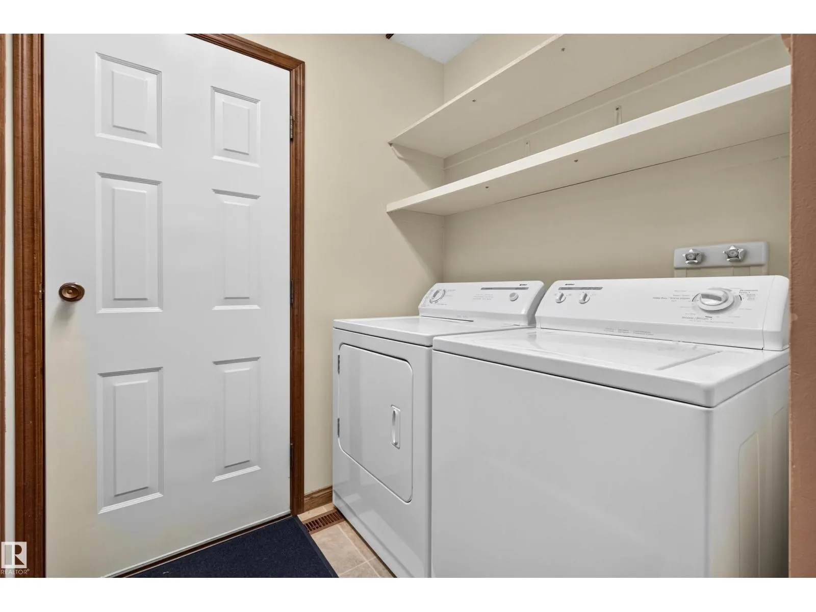 7 LANGHOLM DR