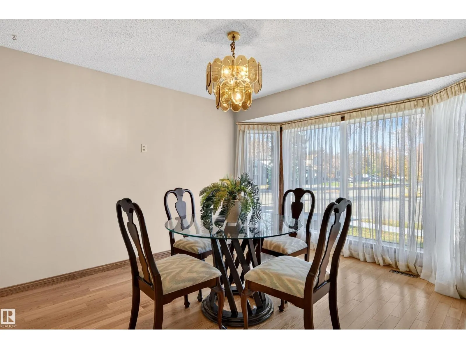 7 LANGHOLM DR