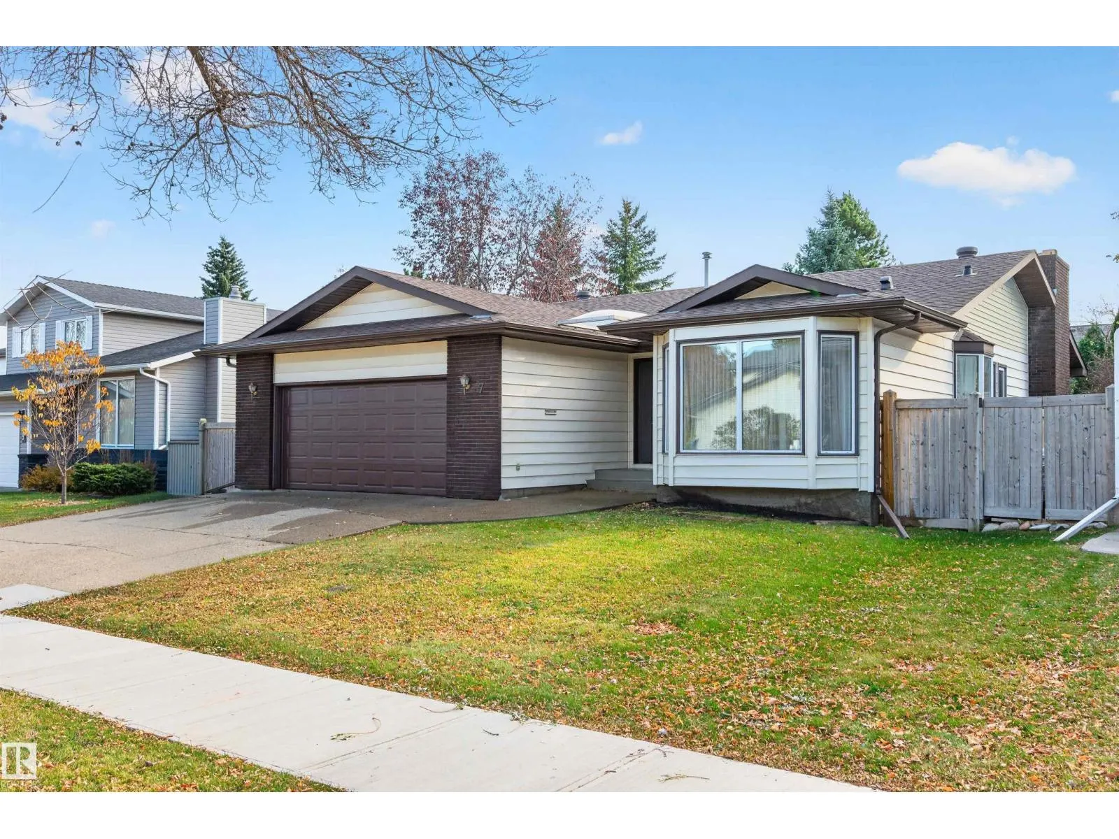 7 LANGHOLM DR