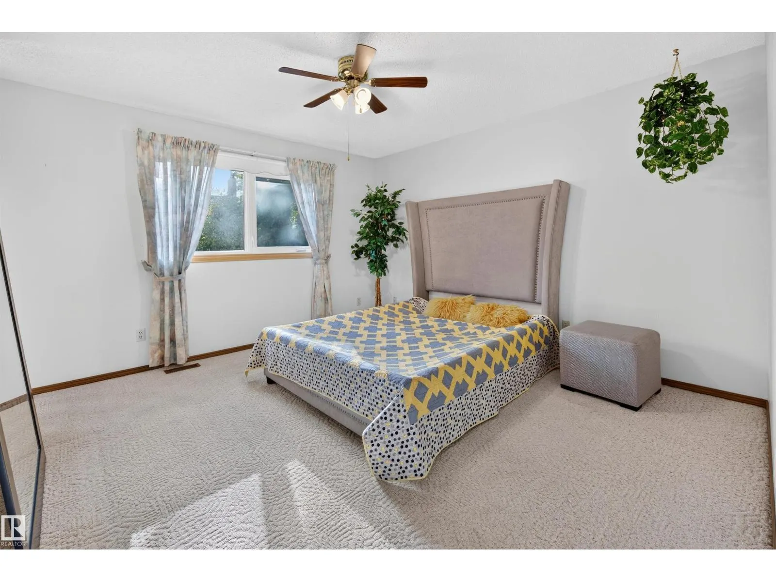 7 LANGHOLM DR