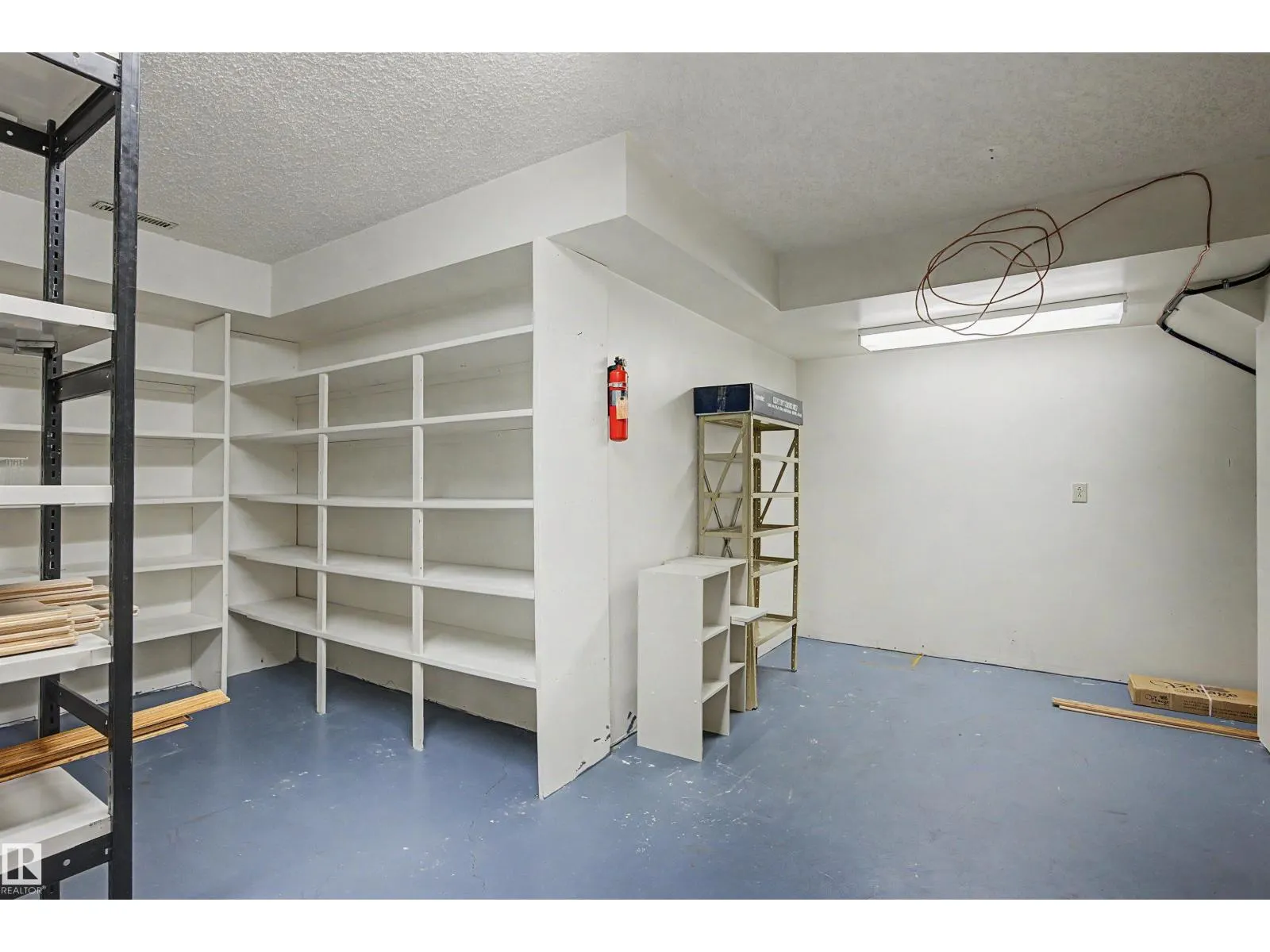 7 LANGHOLM DR