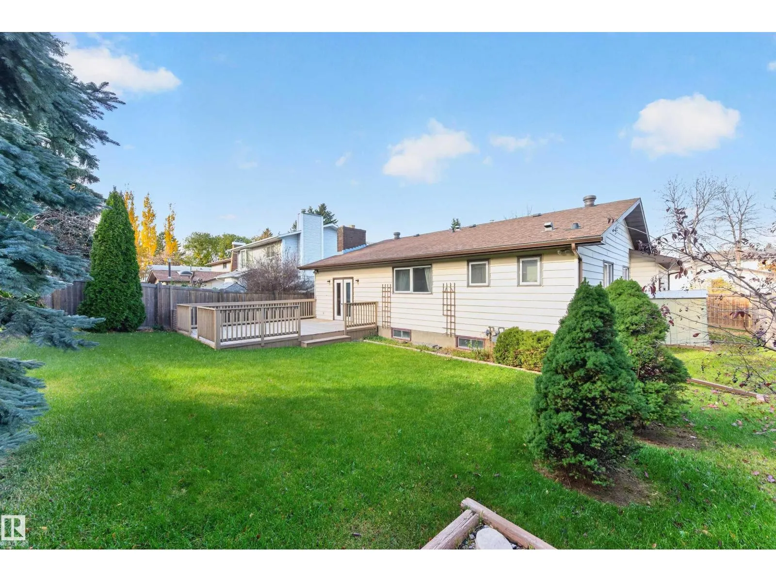 7 LANGHOLM DR