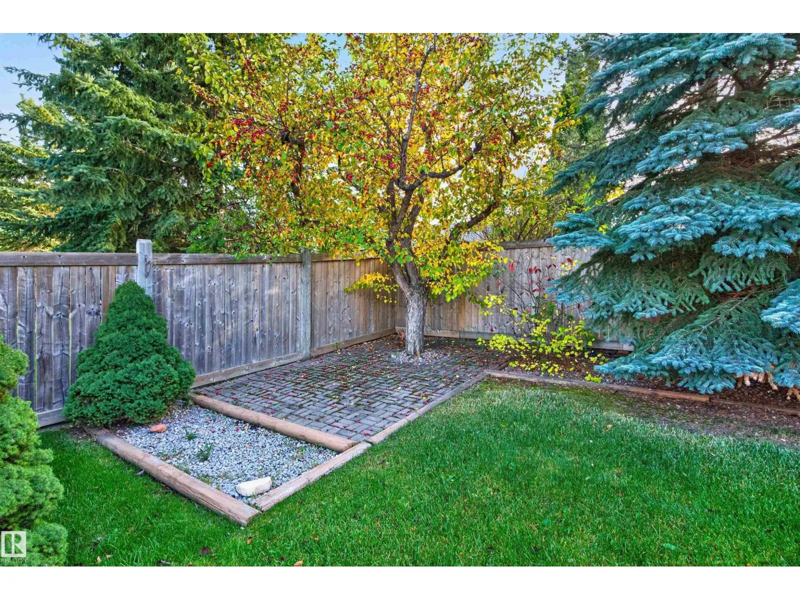 7 LANGHOLM DR