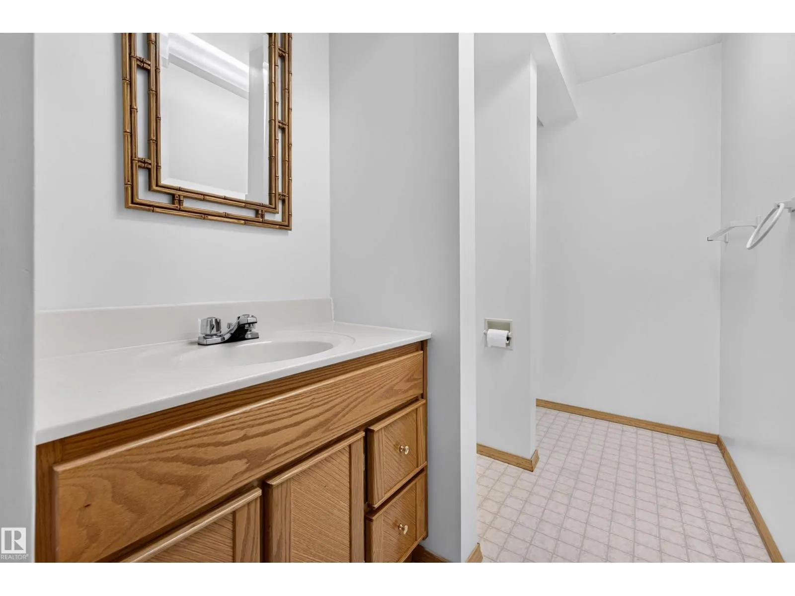 7 LANGHOLM DR