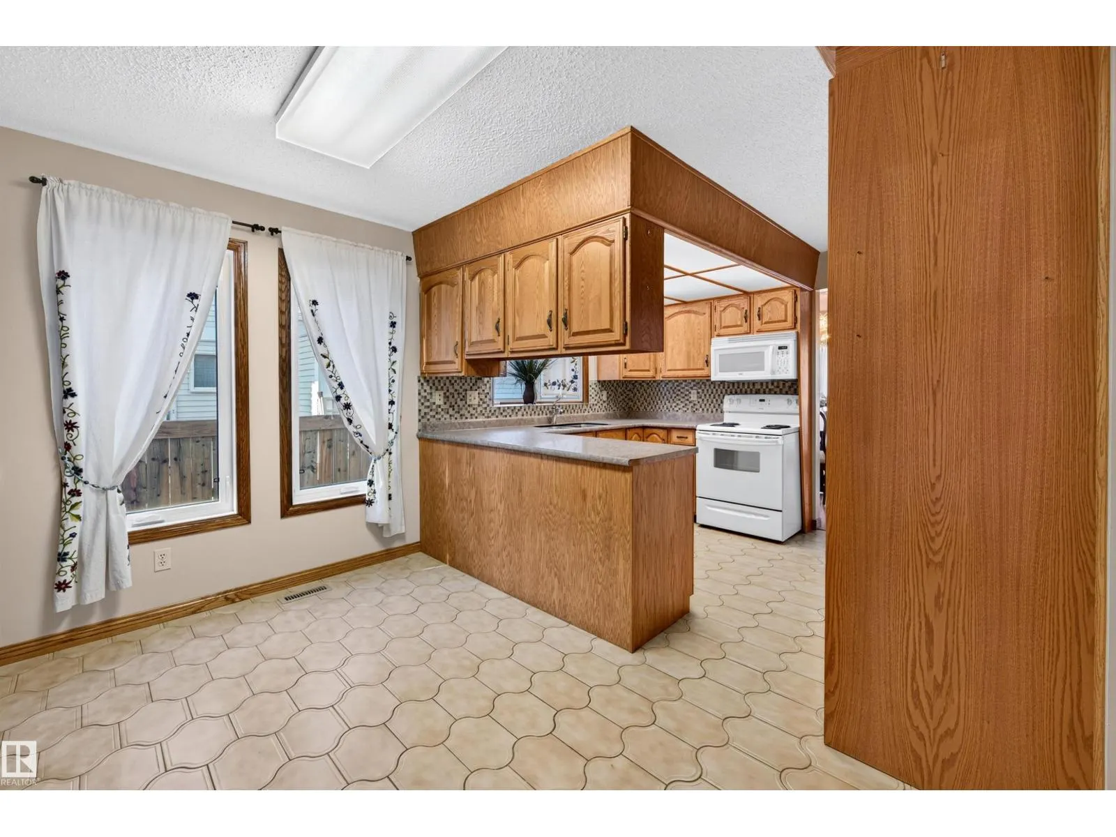 7 LANGHOLM DR
