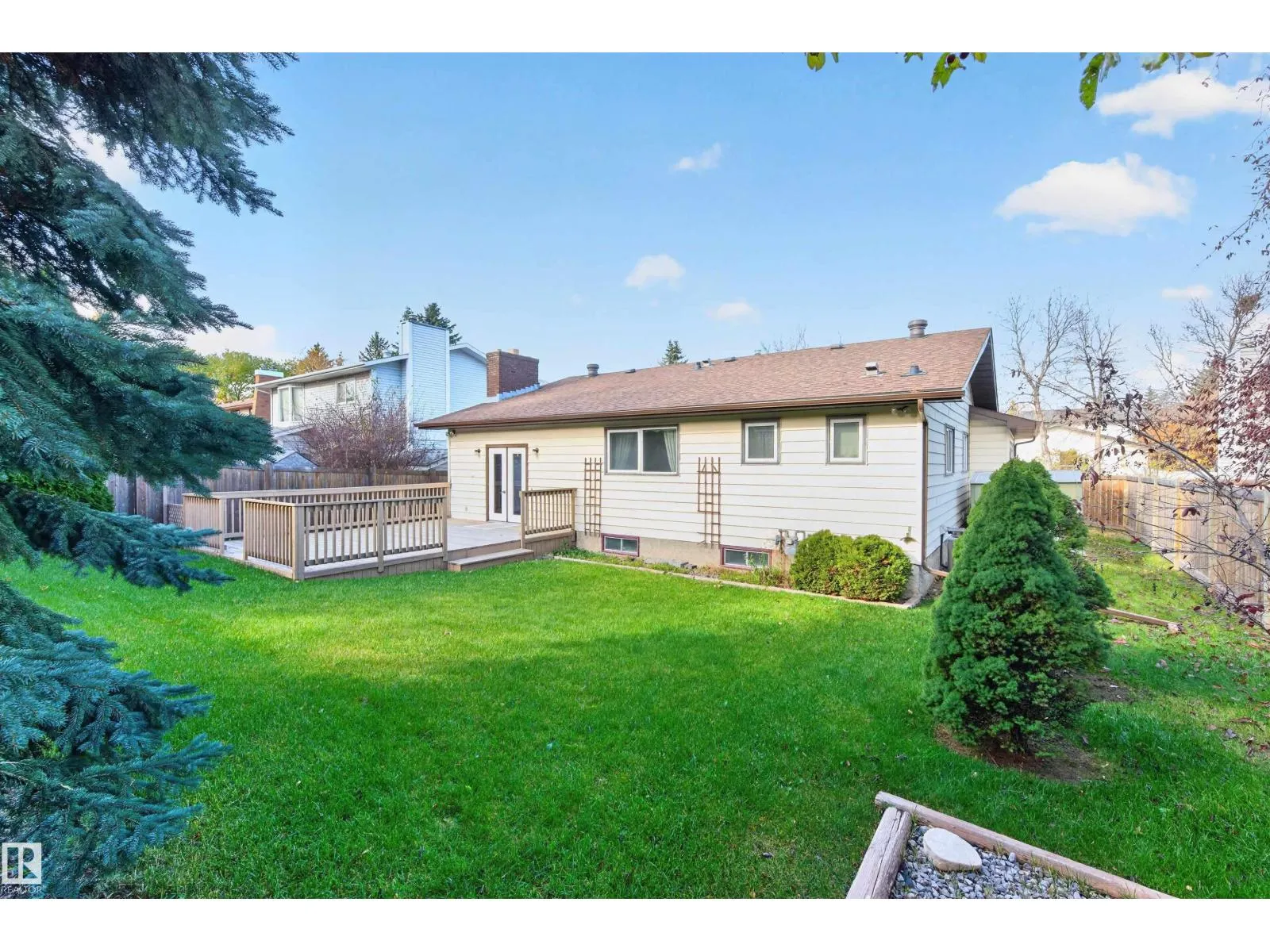 7 LANGHOLM DR