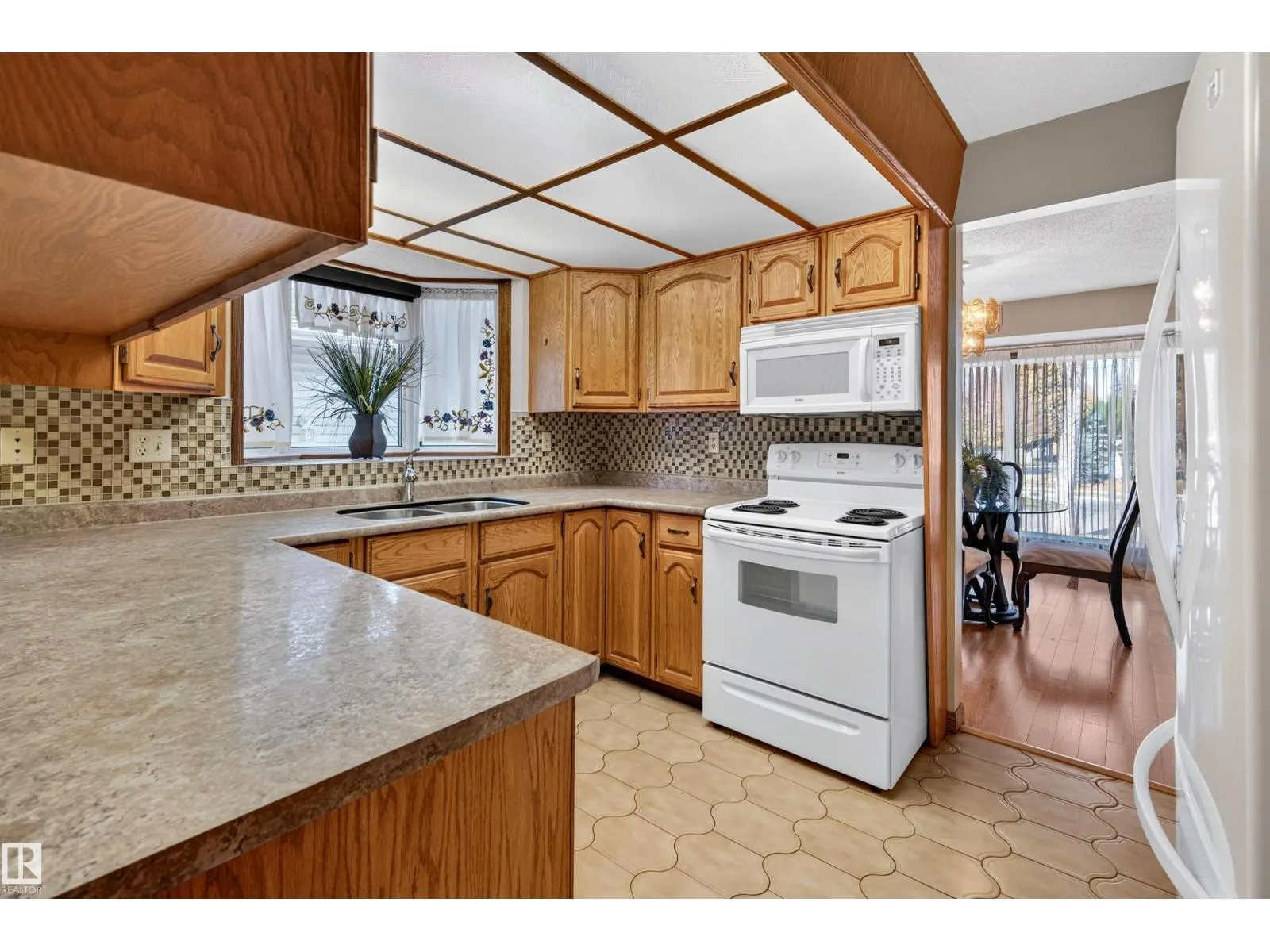 7 LANGHOLM DR