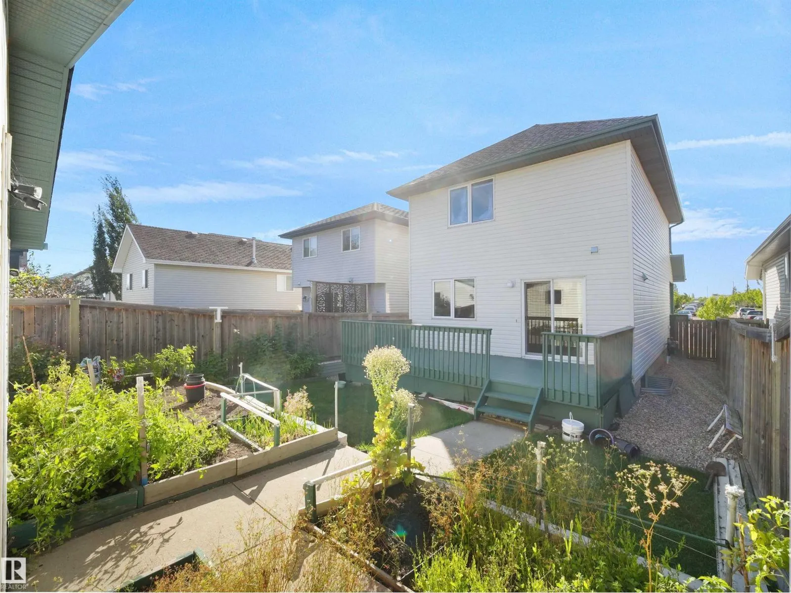 3122 30 AV NW