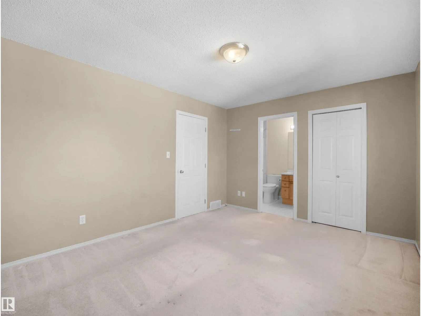 3122 30 AV NW