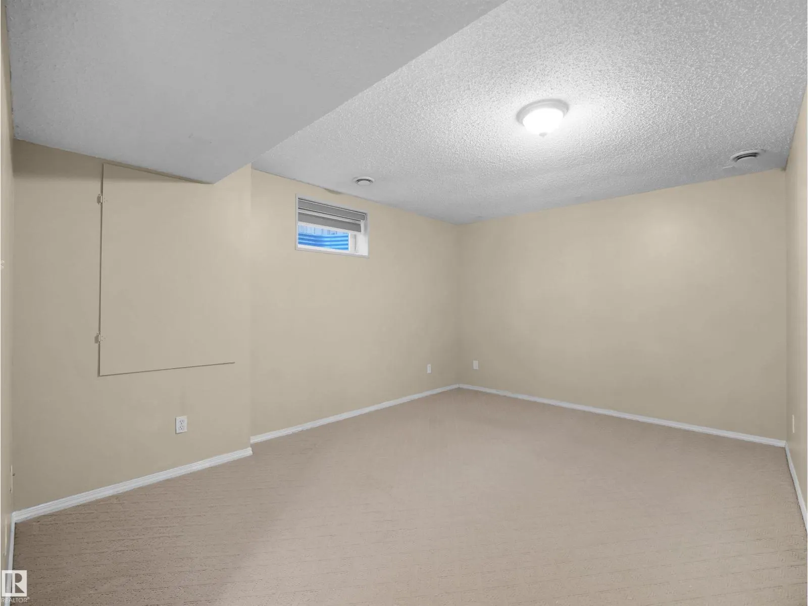 3122 30 AV NW