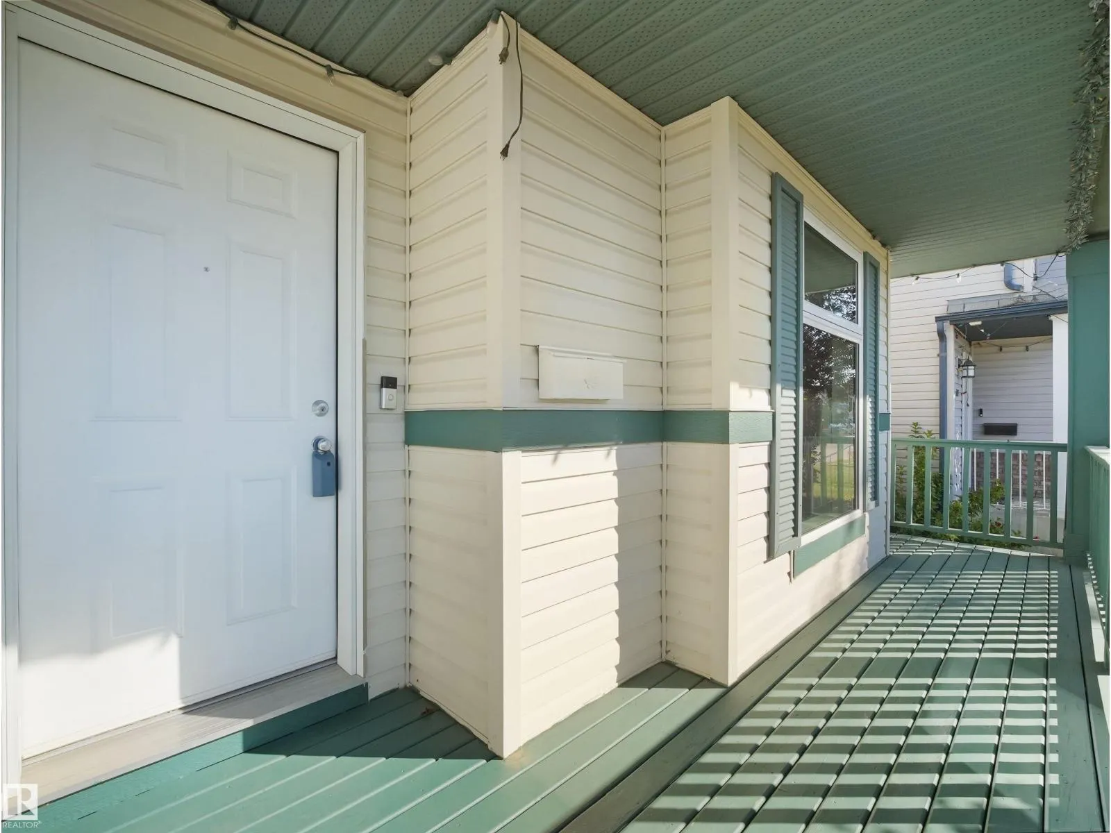 3122 30 AV NW